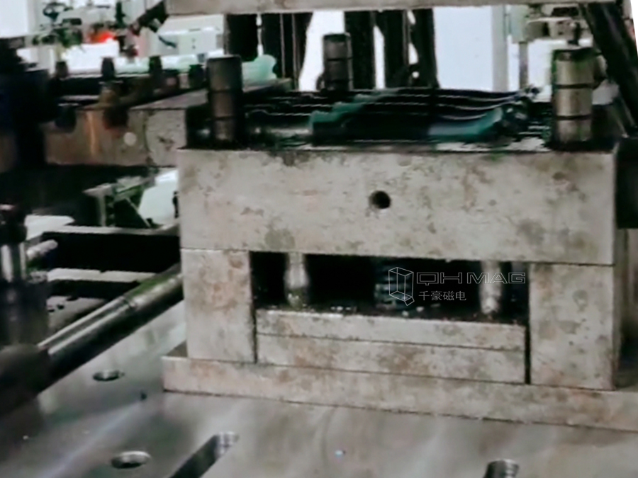 160T立式注塑機(jī)快速換模